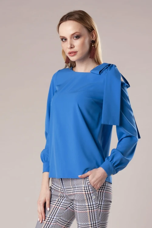 20509 elegancka bluzka z wycięciem na ramieniu