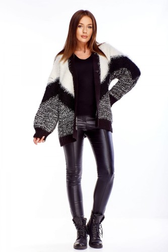 21199 krótki sweter o kroju typu onesize